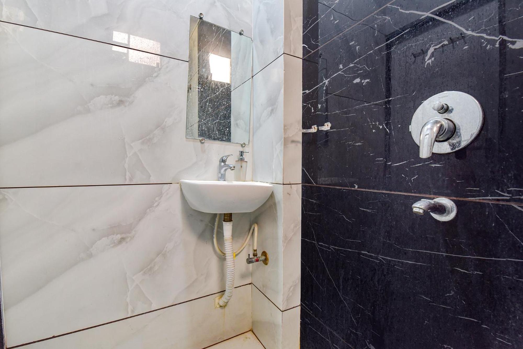 Fabexpress A2 And Restro Hotel Indore Ngoại thất bức ảnh